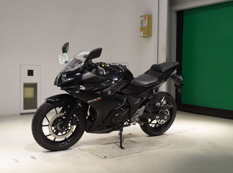 Мотоцикл Suzuki GSX250RA з пробігом 2079 km з пробігом 2079 km