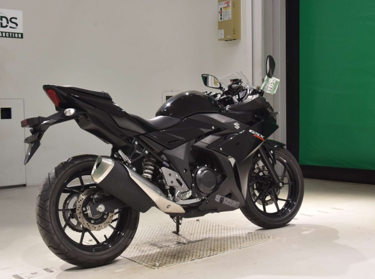 Мотоцикл Suzuki GSX250RA з пробігом 2079 km з пробігом 2079 km