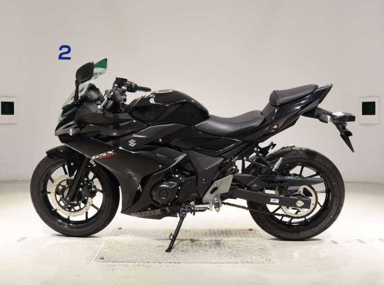 Мотоцикл Suzuki GSX250RA з пробігом 2079 km з пробігом 2079 km