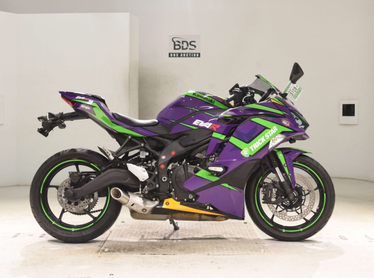 Мотоцикл Kawasaki NINJA ZX-25R с пробегом 3905 km