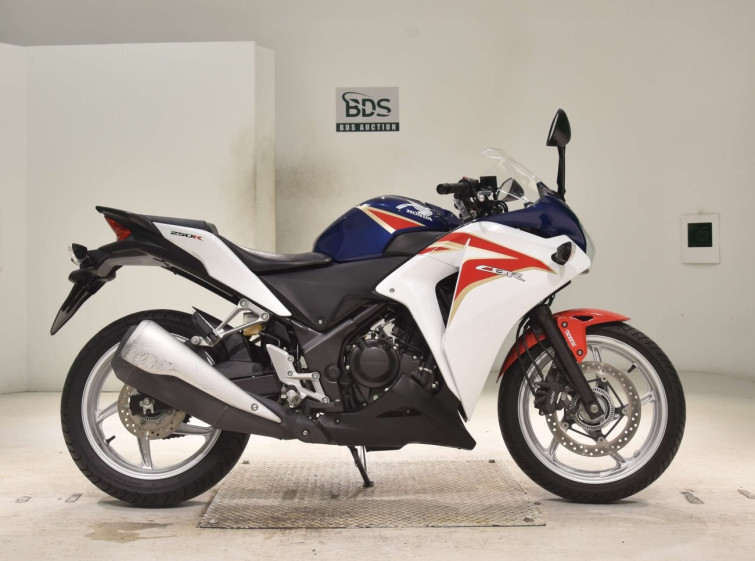 Мотоцикл Honda CBR250R с пробегом 8693 km
