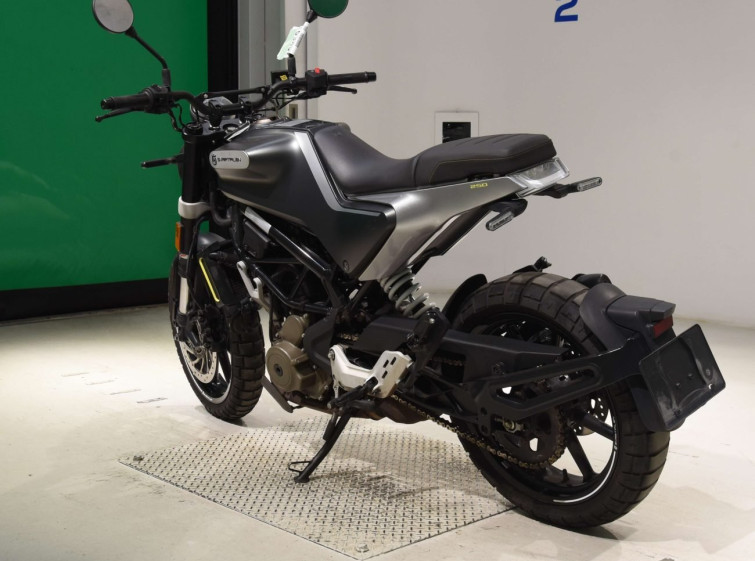 Мотоцикл Husqvarna SVARTPILEN 250 с пробегом 6481 km с пробегом 6481 km