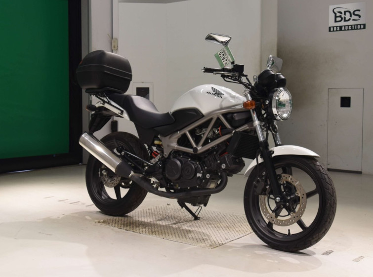 Мотоцикл Honda VTR250 з пробігом 1396 km з пробігом 1396 km