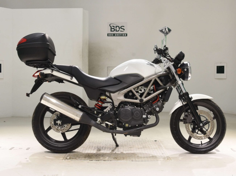 Мотоцикл Honda VTR250 з пробігом 1396 km з пробігом 1396 km