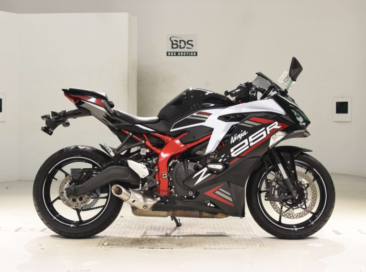 Мотоцикл Kawasaki NINJA ZX-25R з пробігом 3036 km з пробігом 3036 km