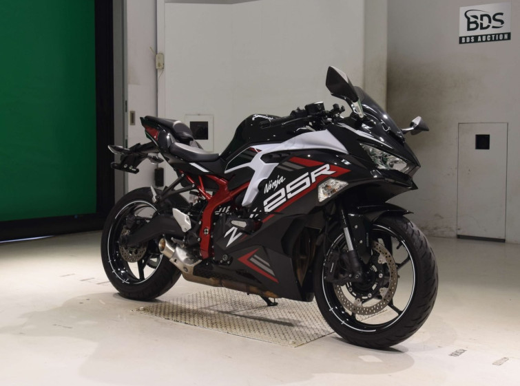 Мотоцикл Kawasaki NINJA ZX-25R з пробігом 3036 km з пробігом 3036 km