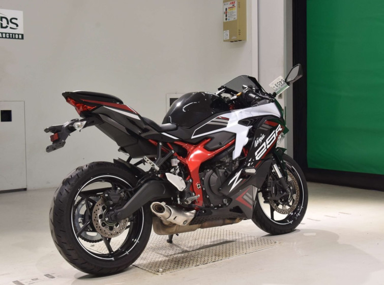 Мотоцикл Kawasaki NINJA ZX-25R з пробігом 3036 km з пробігом 3036 km