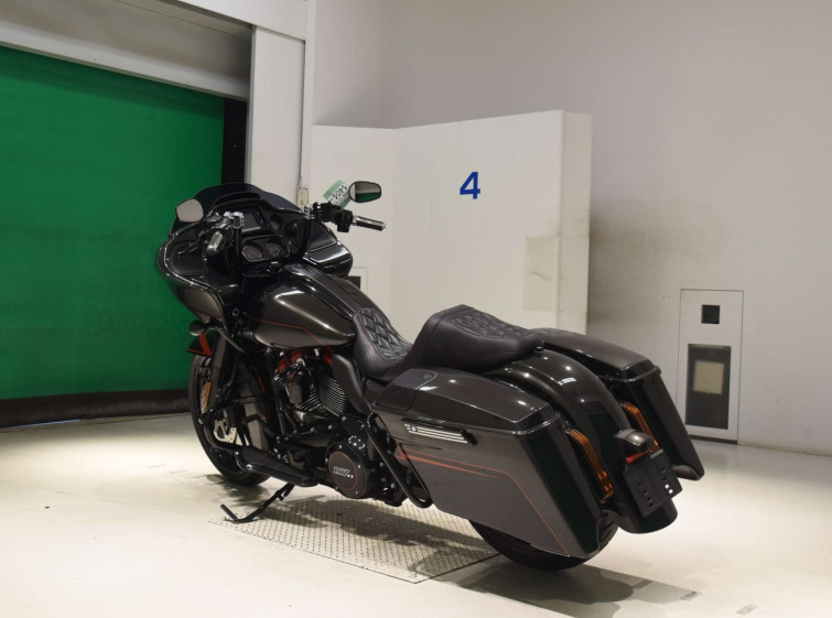 Мотоцикл HD ROAD GLIDE FLTRXSE1923 CVO з пробігом 8421 km з пробігом 8421 km