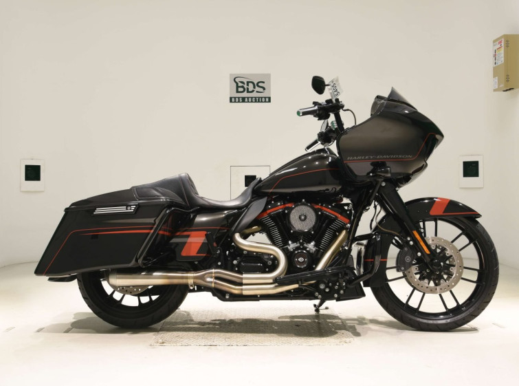 Мотоцикл HD ROAD GLIDE FLTRXSE1923 CVO з пробігом 8421 km з пробігом 8421 km