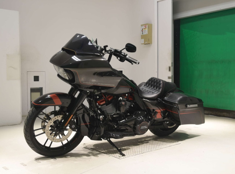 Мотоцикл HD ROAD GLIDE FLTRXSE1923 CVO з пробігом 8421 km з пробігом 8421 km