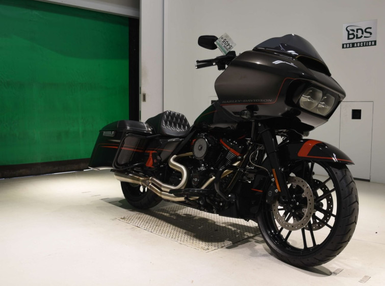 Мотоцикл HD ROAD GLIDE FLTRXSE1923 CVO з пробігом 8421 km з пробігом 8421 km