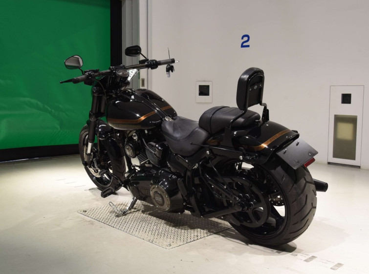 Мотоцикл HD BREAKOUT FXSB1800 з пробігом 3317 km з пробігом 3317 km