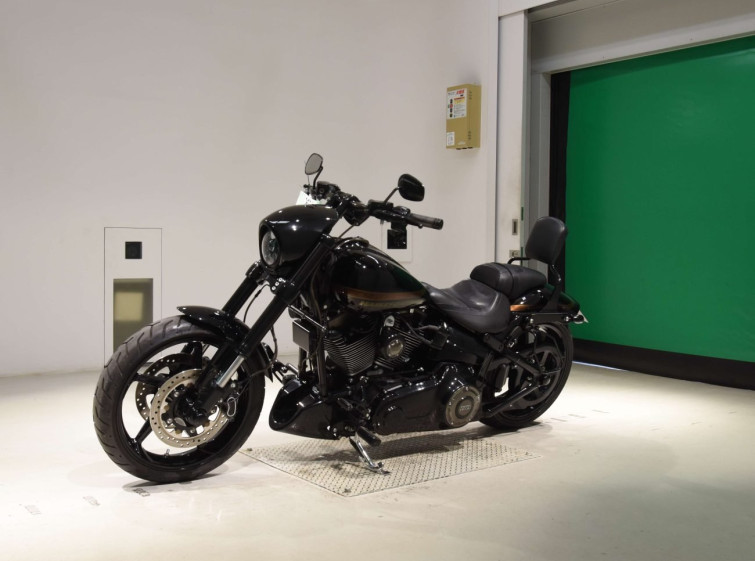 Мотоцикл HD BREAKOUT FXSB1800 з пробігом 3317 km з пробігом 3317 km