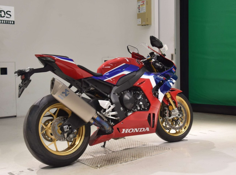 Мотоцикл Honda CBR1000RR SP с пробегом 6350 km с пробегом 6350 km