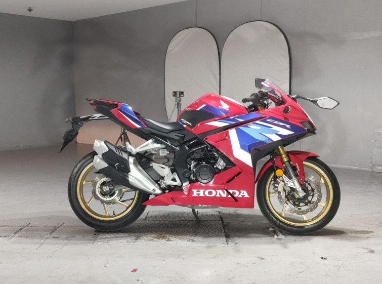 Мотоцикл Honda CBR250RR с пробегом 13189 km