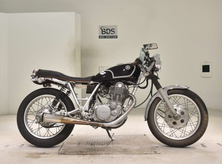 Мотоцикл Yamaha SR400 с пробегом 6041 km