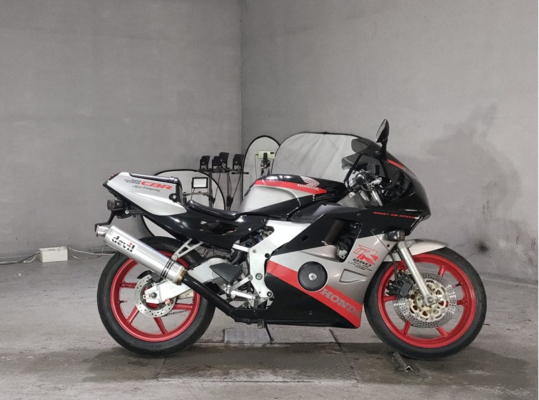 Мотоцикл Honda CBR250RR с пробегом 15111 km