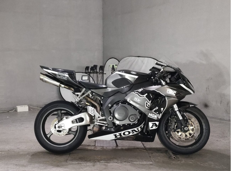 Мотоцикл Honda CBR1000RR с пробегом 39967 km