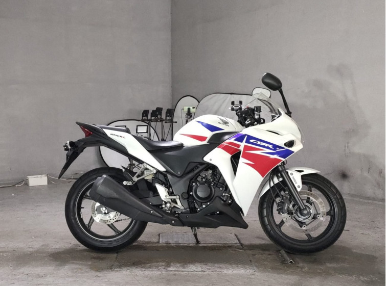 Мотоцикл Honda CBR250R з пробігом 6117 km