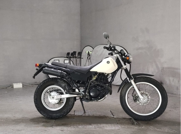Мотоцикл Yamaha TW225 с пробегом 8945 km