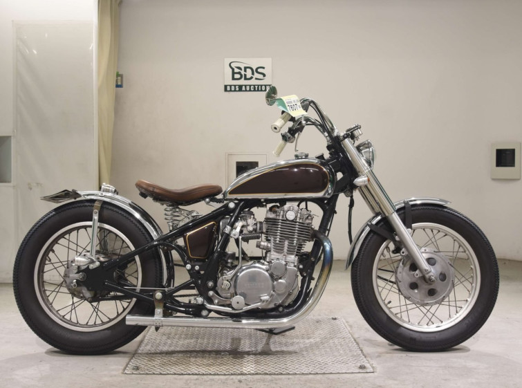 Мотоцикл Yamaha SR400-2 с пробегом 3570 km