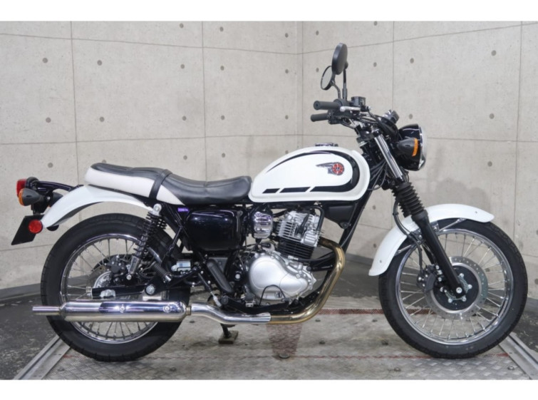 Мотоцикл Kawasaki W230 с пробегом 2114 km