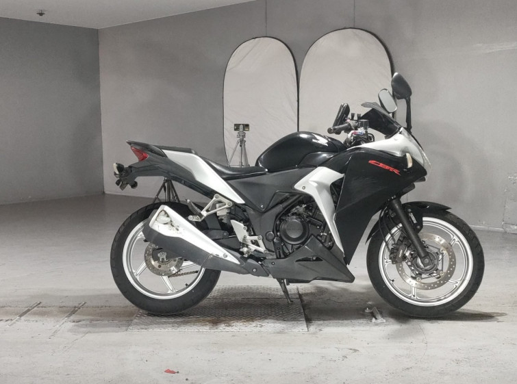 Мотоцикл Honda CBR250R з пробігом 29944 km