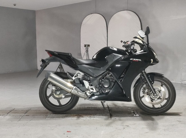 Мотоцикл Honda CBR250R з пробігом 14710 km