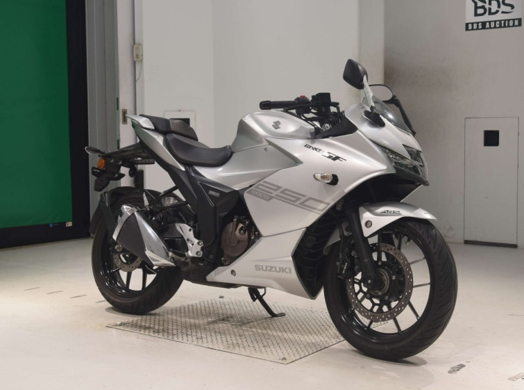 Мотоцикл Suzuki GIXXER250SF с пробегом 9966 km с пробегом 9966 km