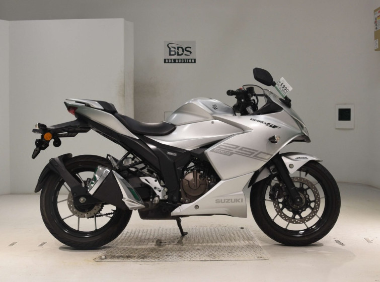 Мотоцикл Suzuki GIXXER250SF с пробегом 9966 km с пробегом 9966 km