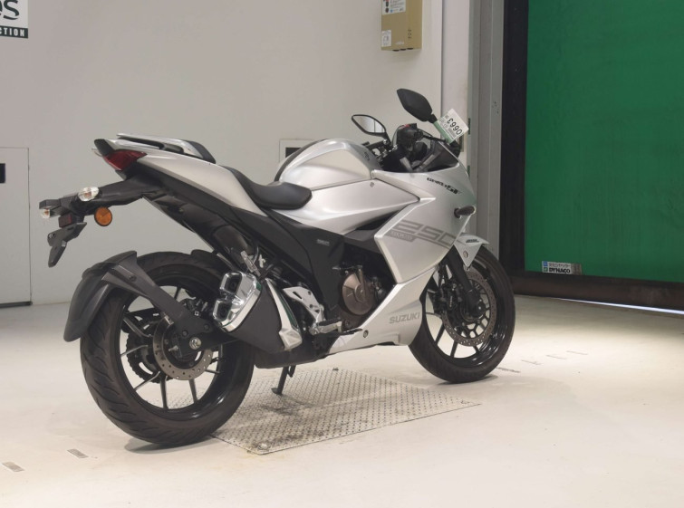 Мотоцикл Suzuki GIXXER250SF с пробегом 9966 km с пробегом 9966 km