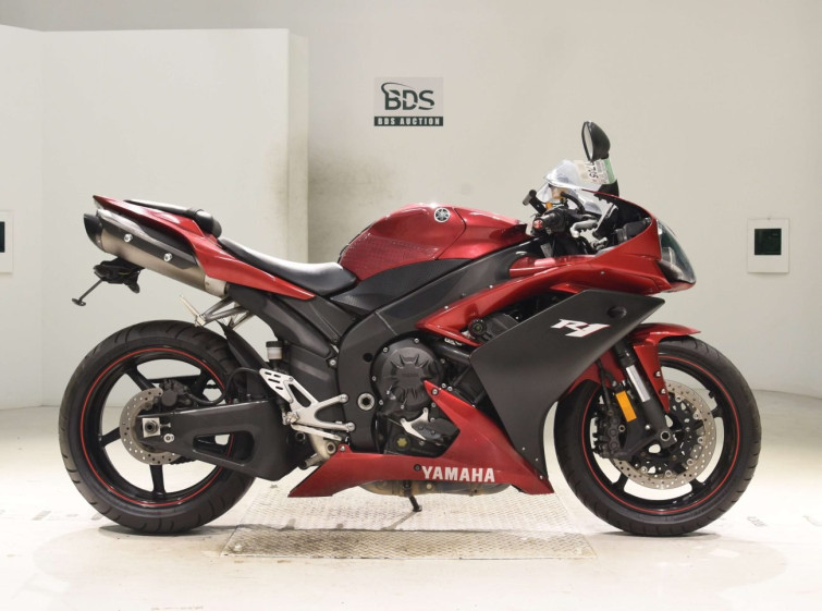 Мотоцикл Yamaha YZF-R1 с пробегом 54401 km с пробегом 54401 km