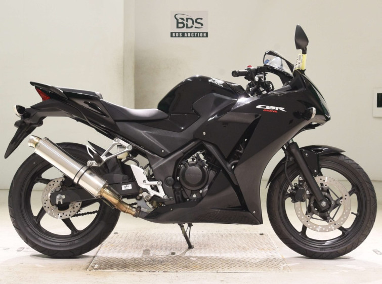 Мотоцикл Honda CBR250R с пробегом 4372 km