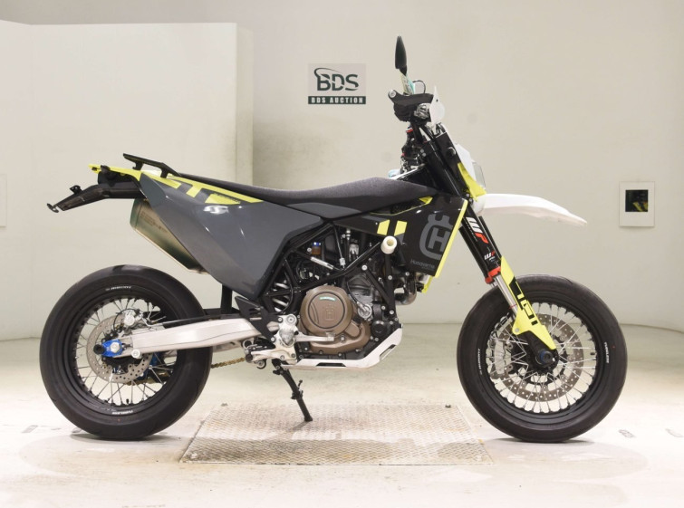 Мотоцикл Husqvarna 701 SUPERMOTO з пробігом 1082 km
