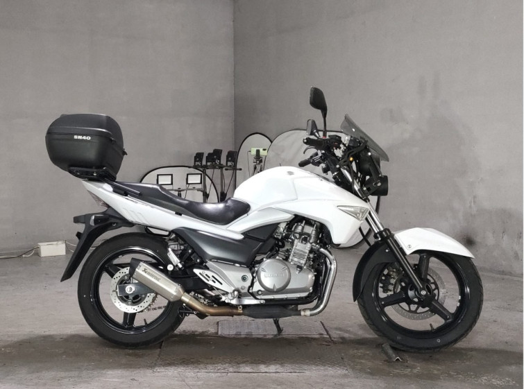 Мотоцикл Suzuki GSR250 с пробегом 8617 km