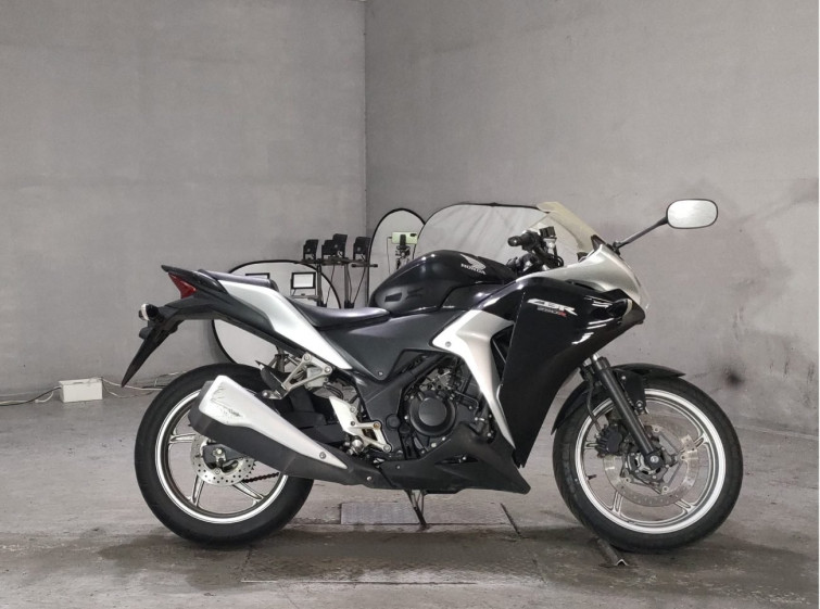 Мотоцикл Honda CBR250R с пробегом 14292 km