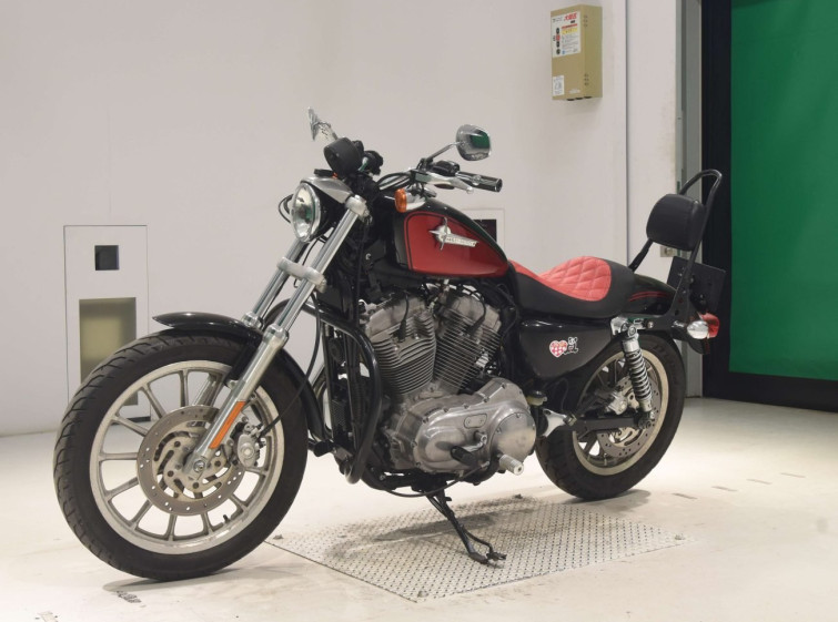 Мотоцикл HD SPORTSTER XL883 с пробегом 13879 km с пробегом 13879 km