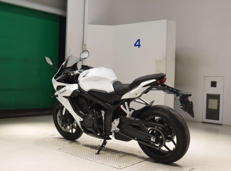 Мотоцикл Honda CBR650R с пробегом 5693 km с пробегом 5693 km