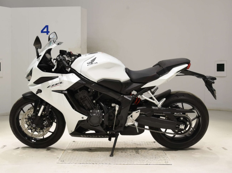 Мотоцикл Honda CBR650R с пробегом 5693 km с пробегом 5693 km