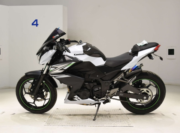 Мотоцикл Kawasaki Z250 с пробегом 10683 km с пробегом 10683 km