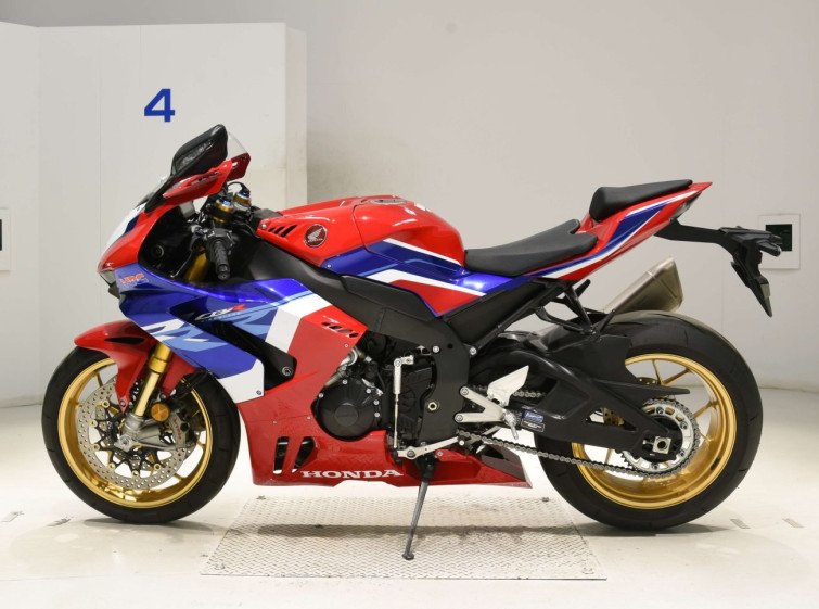 Мотоцикл Honda CBR1000RR SP з пробігом 3673 km з пробігом 3673 km