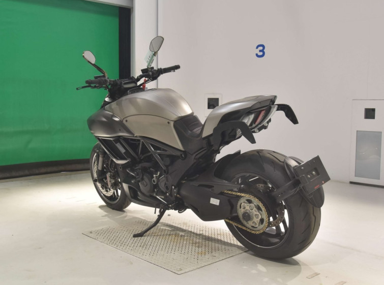 Мотоцикл Ducati DIAVEL з пробігом 13017 km з пробігом 13017 km