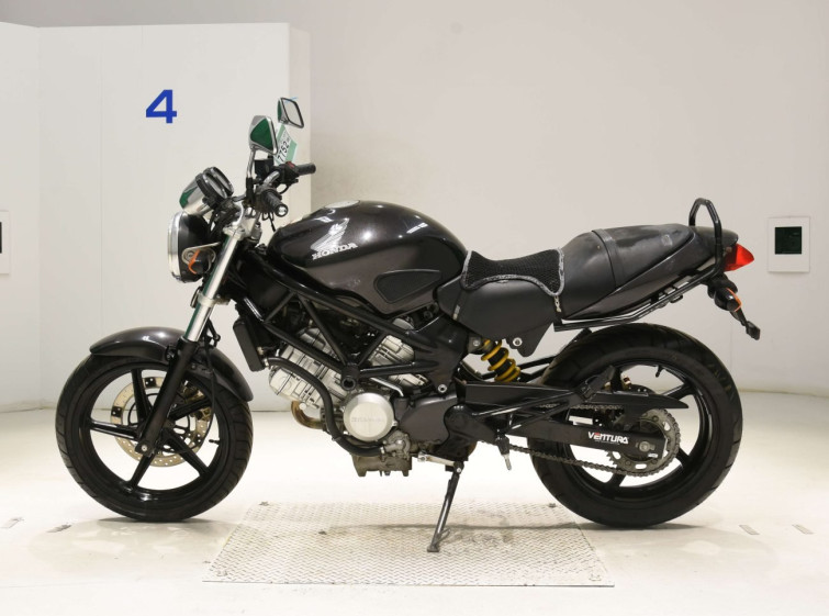 Мотоцикл Honda VTR250 с пробегом 20554 km с пробегом 20554 km