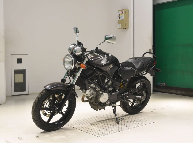 Мотоцикл Honda VTR250 с пробегом 20554 km с пробегом 20554 km