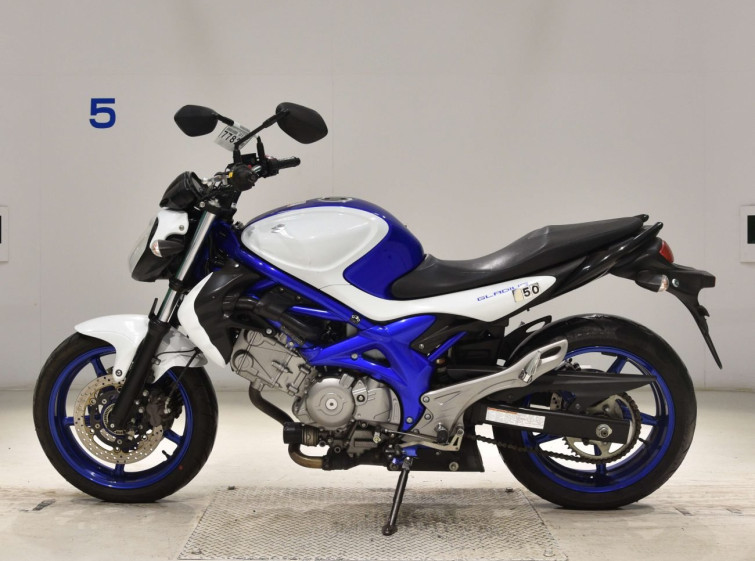 Мотоцикл Suzuki GLADIUS SFV650 с пробегом 28659 km с пробегом 28659 km