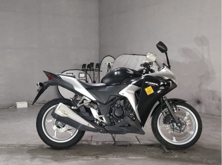 Мотоцикл Honda CBR250R з пробігом 23427 km