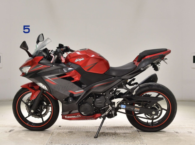 Мотоцикл Kawasaki NINJA400 з пробігом 18904 km з пробігом 18904 km