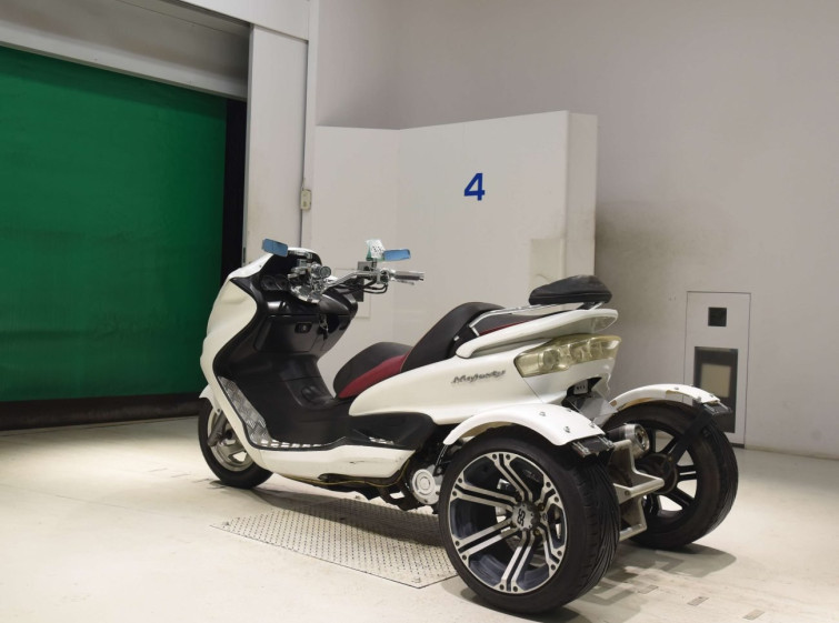 Мотоцикл Yamaha MAJESTY 250 TRIKE з пробігом 17852 km з пробігом 17852 km