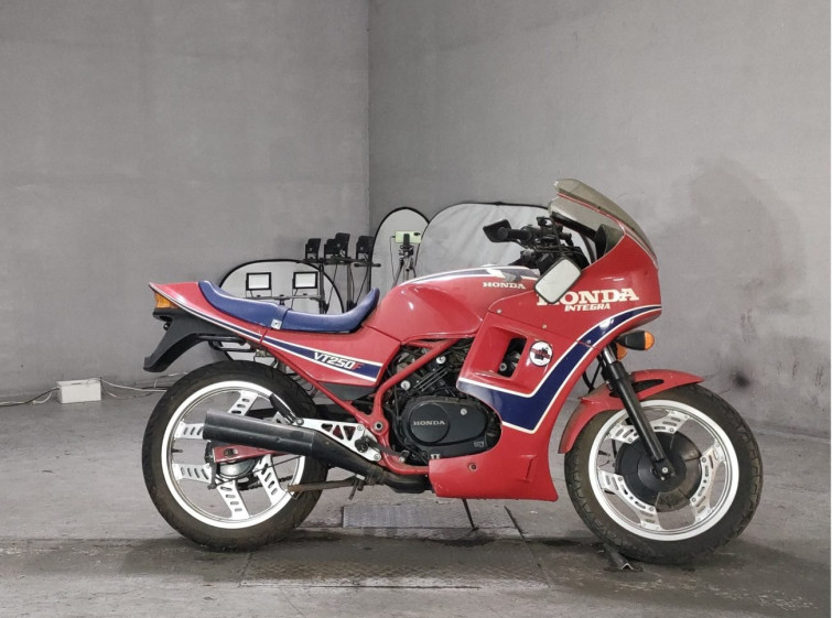 Мотоцикл Honda VT250F XELVIS с пробегом 17551 km