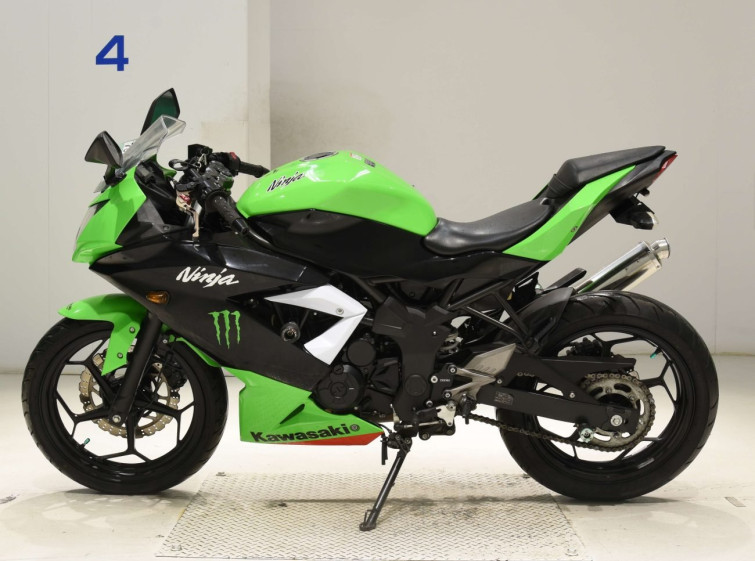 Мотоцикл Kawasaki NINJA250 с пробегом 15129 km с пробегом 15129 km